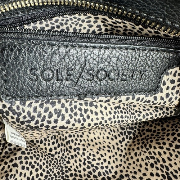 Sole Society  Black Pebbled Leather With Gold Tone Adjustable Strap‎ Crossbody - Picture 7 of 15
